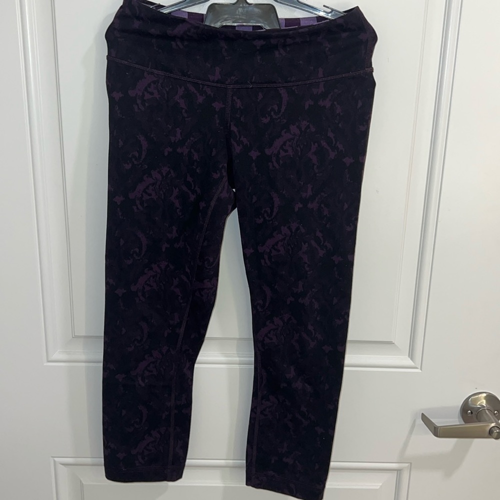 Low rise cropped lululemon patterned leggings